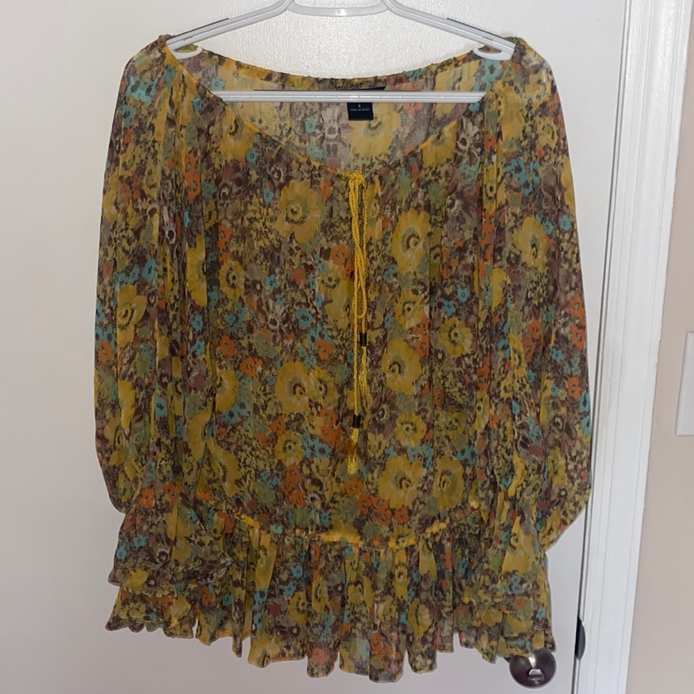 Floral top with ruffled sleeves
